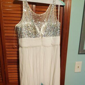 Camille La Vie White Flower dress Size 18 Full Length